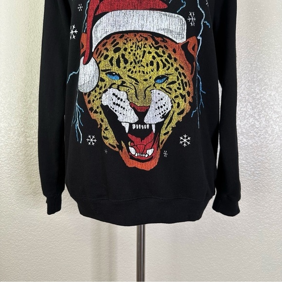 Def Leppard Women's Crewneck Christmas Holiday Graphic Sweatshirt, Sz Large - Picture 6 of 13